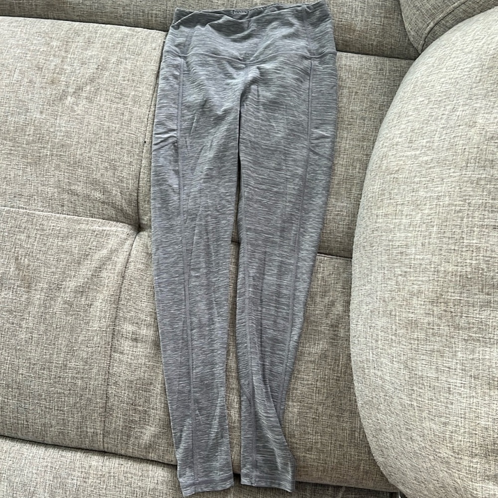 VS Active wear, gray leggings includes side pockets